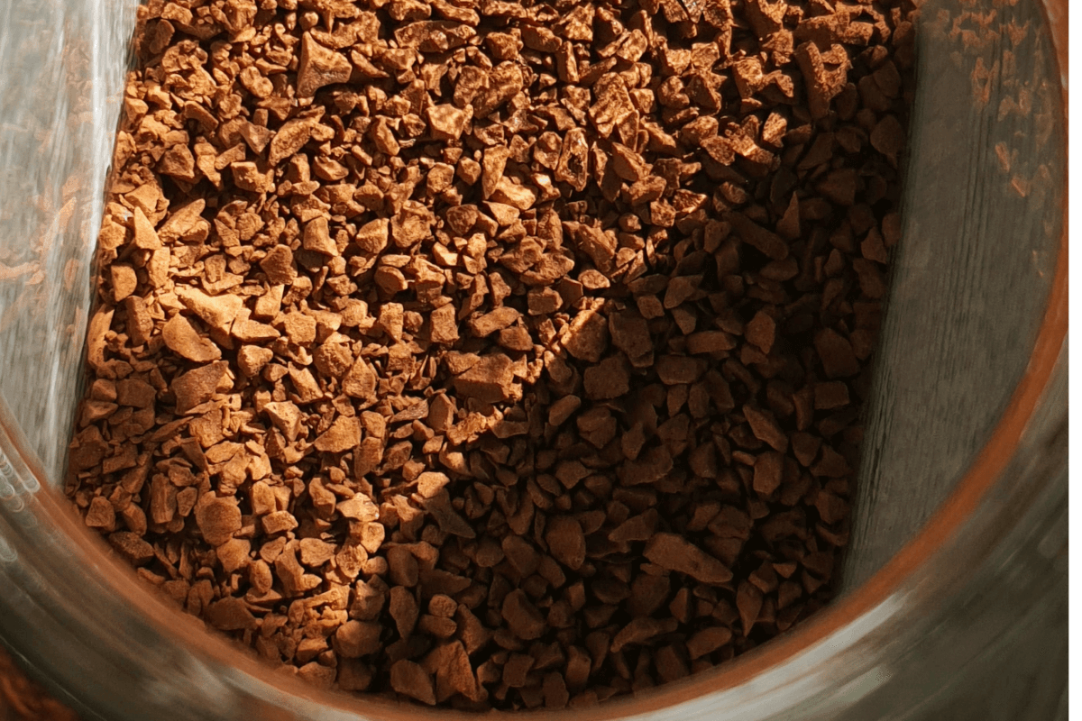 are coffee grounds good for strawberry plants