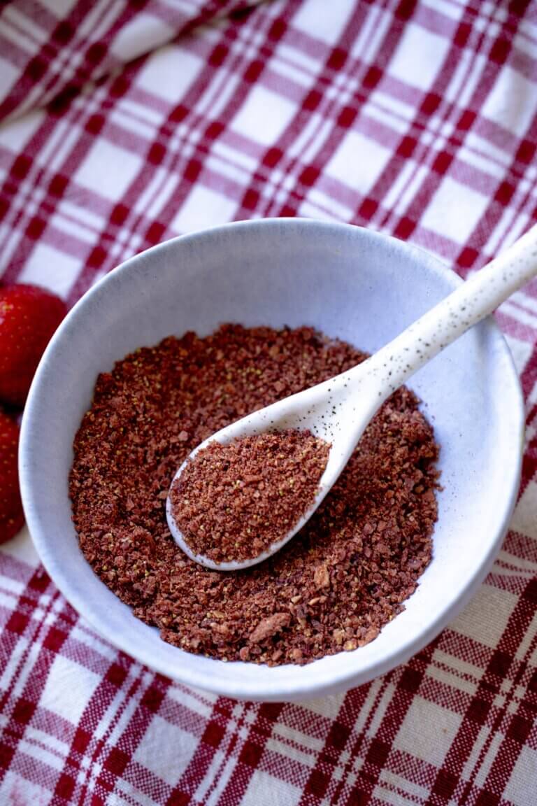 How to Make Strawberry Powder (Simple Homemade Recipe)