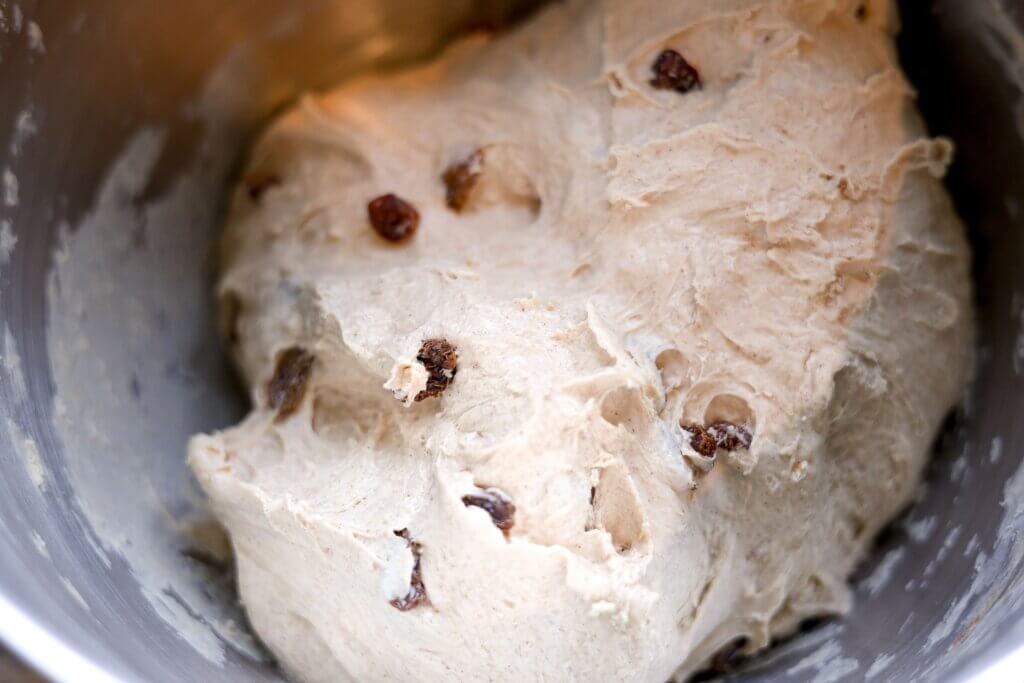 dough with raisins